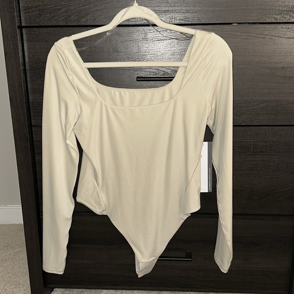 NWT!! Lululemon Wundermost Ultra-Soft Nulu Square-Neck Long-Sleeve Bodysuit M - Picture 4 of 8